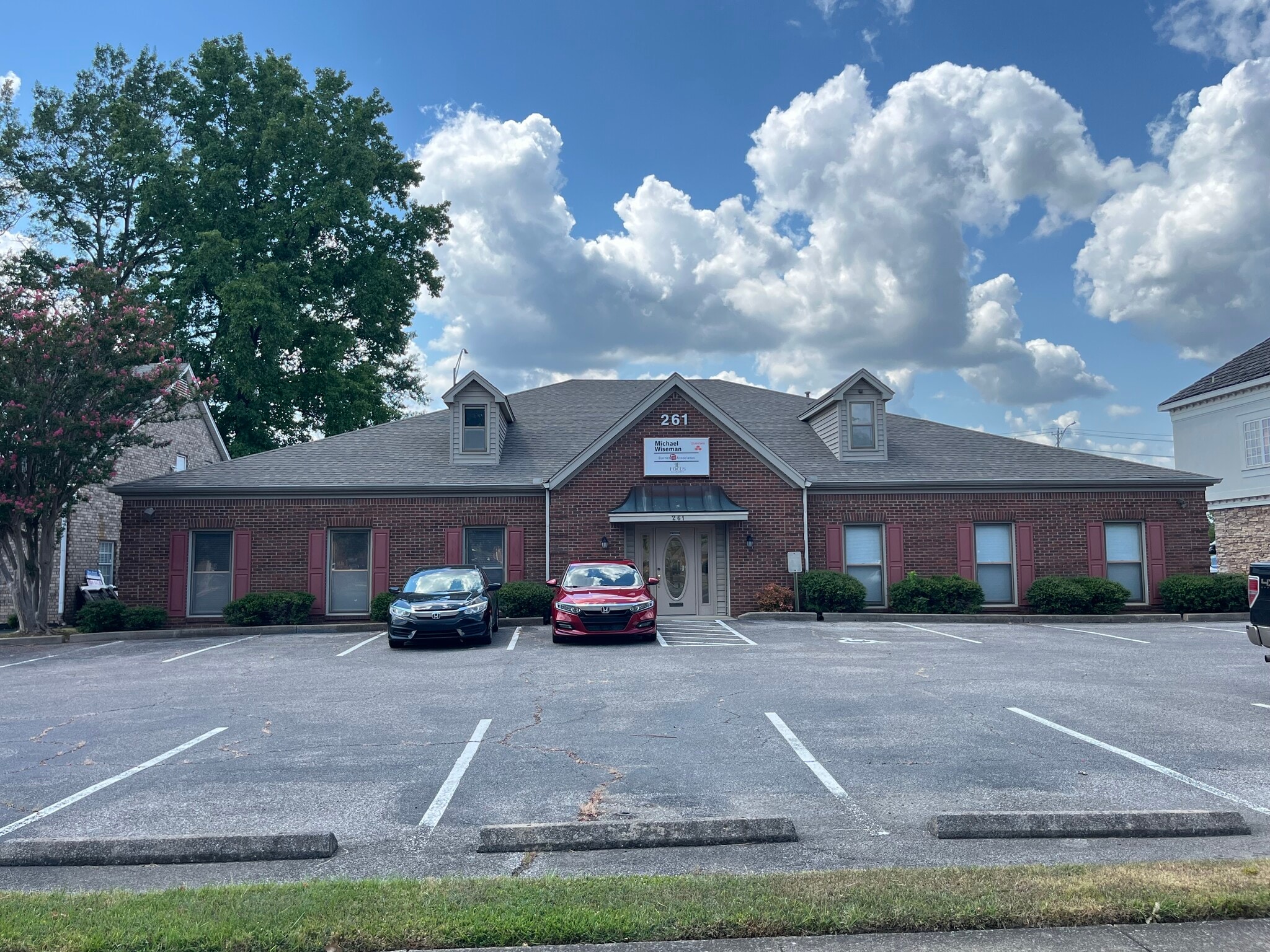 261 Germantown Bend Cv, Cordova, TN for lease Interior Photo- Image 1 of 18