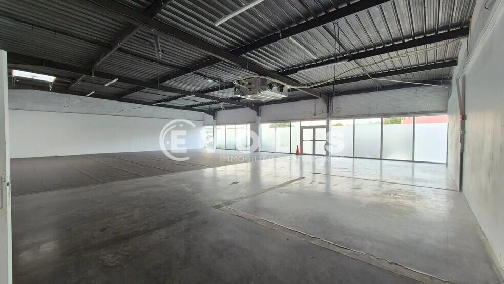 Retail in Mareuil-lès-Meaux for lease - Building Photo - Image 1 of 8