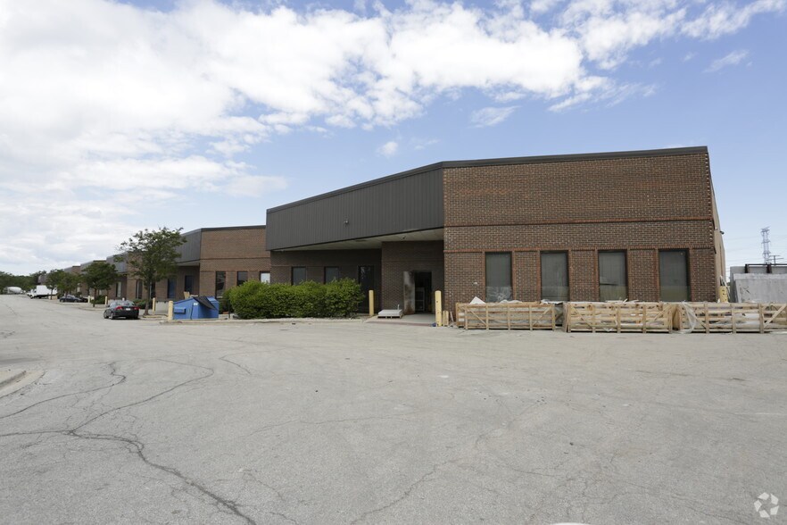 869 S Rohlwing Rd, Addison, IL à louer - Photo du bâtiment - Image 2 de 3