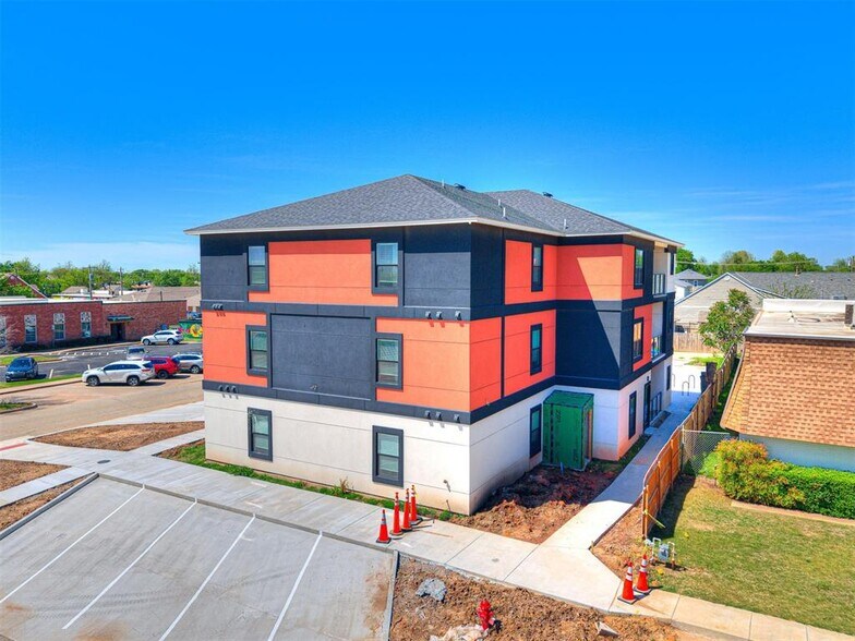 103 Edwards St, Edmond, OK à vendre - Photo du bâtiment - Image 3 de 15