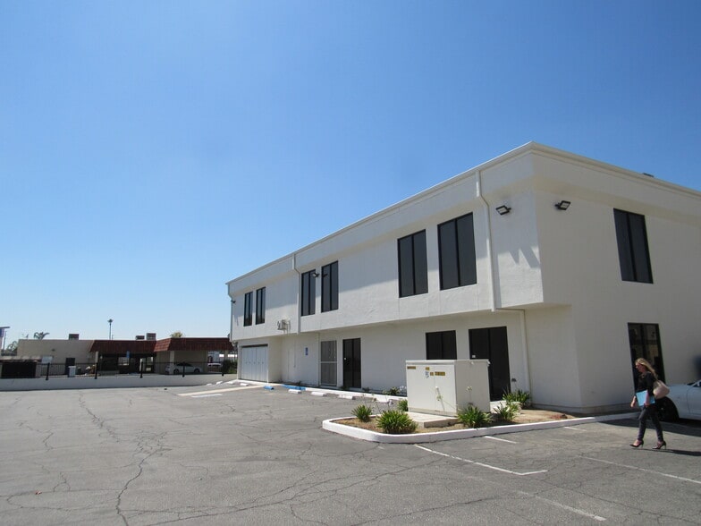 435 W Orange Show Ln, San Bernardino, CA à louer - Photo du bâtiment - Image 2 de 13