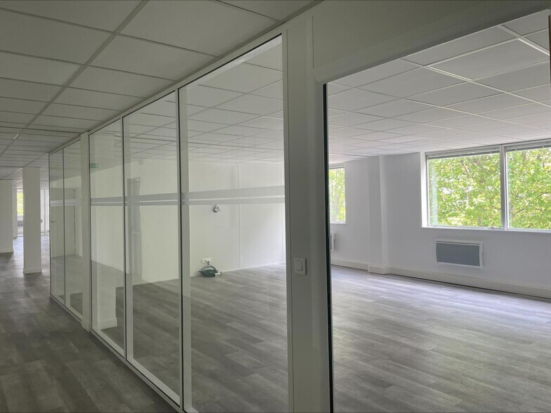 Office in Créteil for lease - Building Photo - Image 1 of 10