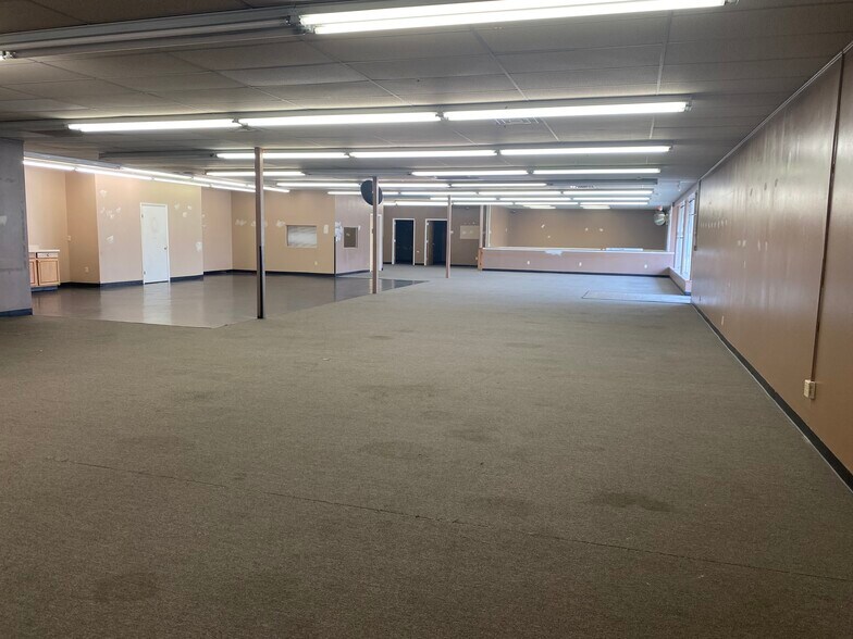 725 W Main St, Massillon, OH à vendre - Photo du bâtiment - Image 3 de 5