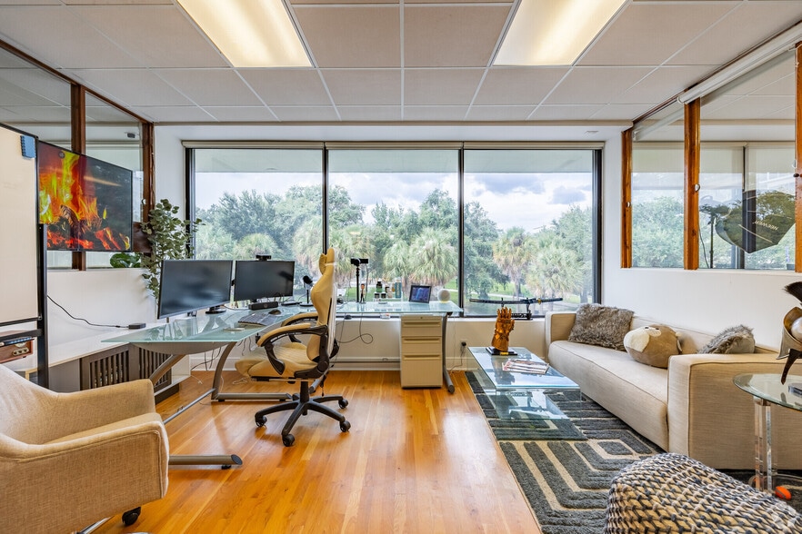 320 1st Ave N, Saint Petersburg, FL for lease - Interior Photo - Image 1 of 23