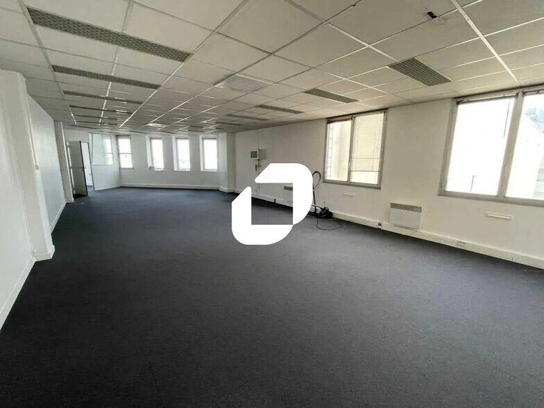 1 Rue Du Pré Saint Gervais, Pantin for lease - Interior Photo - Image 1 of 6