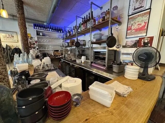 Retail in Paris for sale - Interior Photo - Image 3 of 8