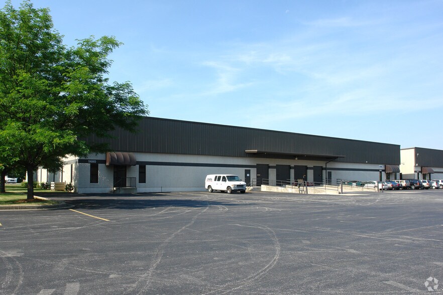 5680-5682 Shepherdsville Rd, Louisville, KY à louer - Photo du bâtiment - Image 3 de 14