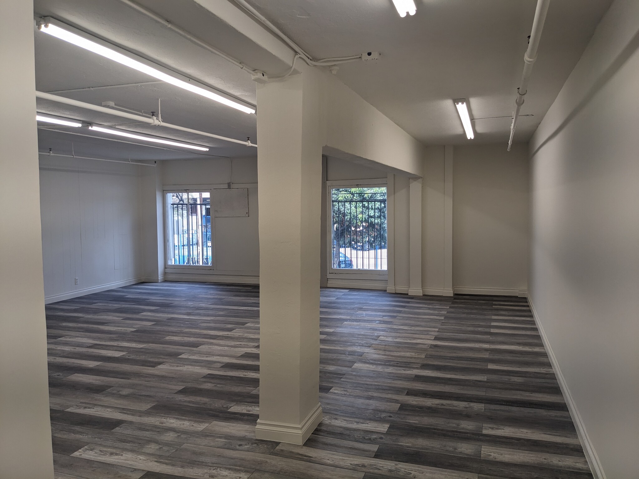 1801 S Hill St, Los Angeles, CA for lease Interior Photo- Image 1 of 4