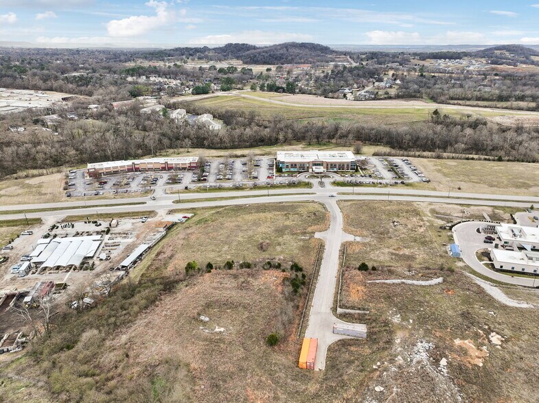 North James Campbell Boulevard, Columbia, TN à vendre - Photo du bâtiment - Image 3 de 11