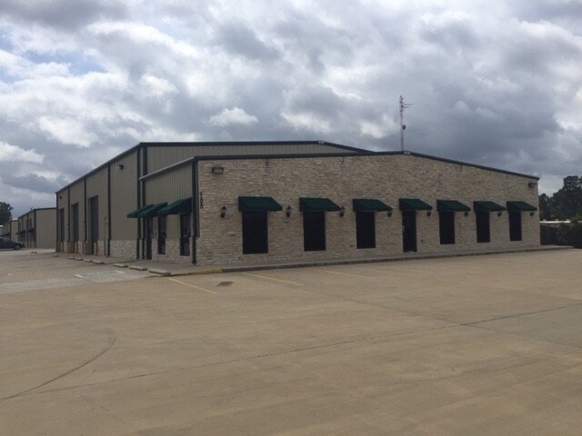 Plus de détails pour 2418 N Frazier, Conroe, TX - Industriel à louer