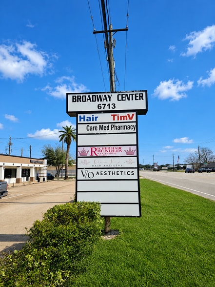 6713 Broadway, Pearland, TX for lease - Building Photo - Image 2 of 12