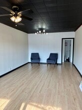 381 N York Rd, Elmhurst, IL for lease Interior Photo- Image 1 of 9
