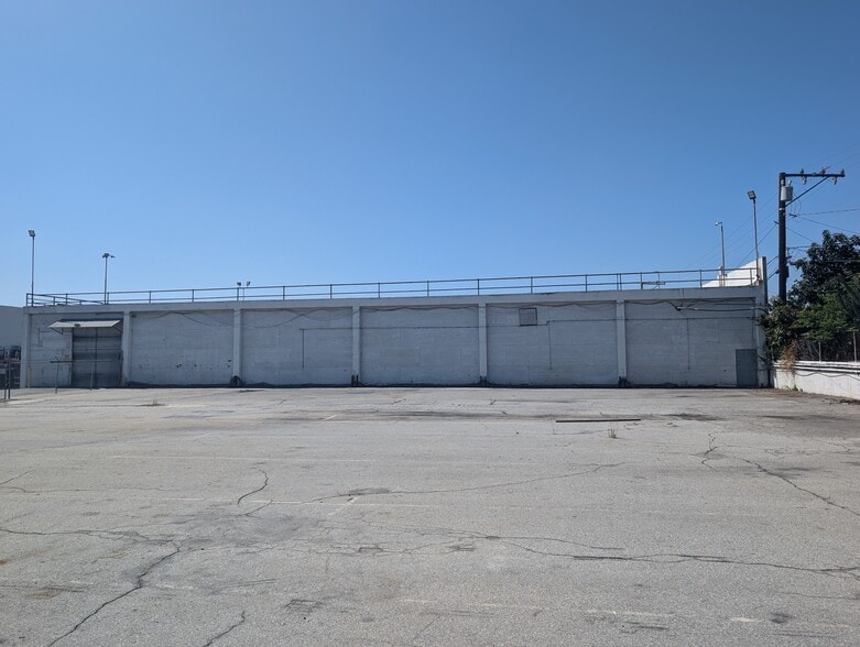 4095 Firestone Blvd, South Gate, CA for lease - Building Photo - Image 2 of 4