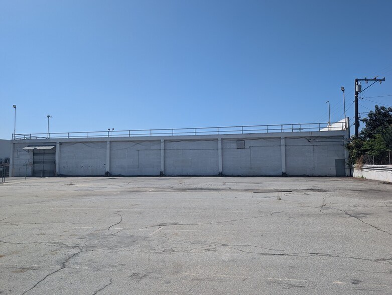 4095 Firestone Blvd, South Gate, CA à louer - Photo du bâtiment - Image 2 de 4