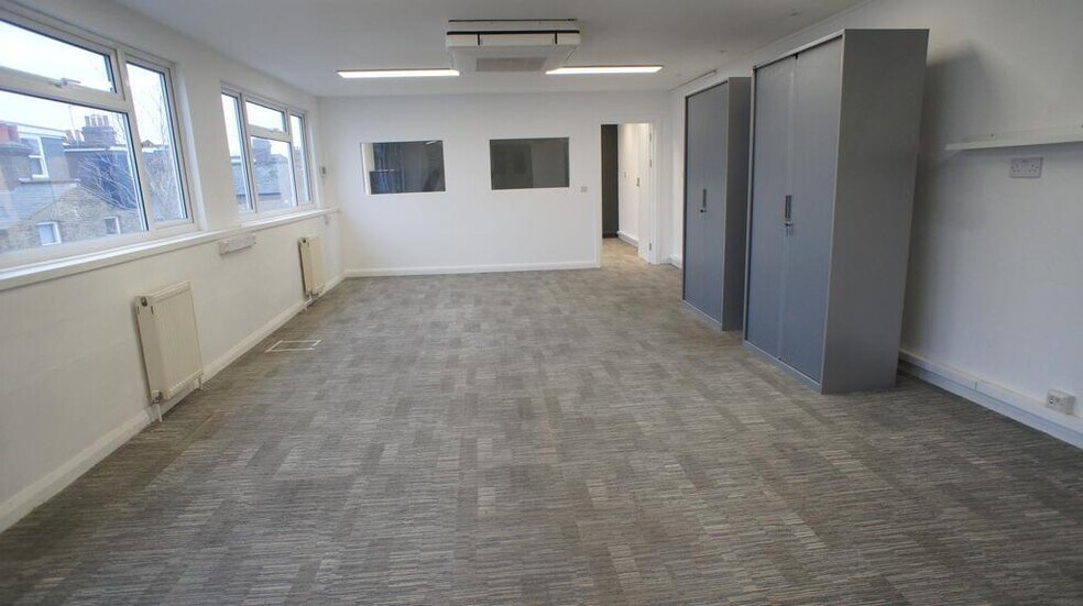 Bedford Rd, Londres à louer - Photo du bâtiment - Image 3 de 4