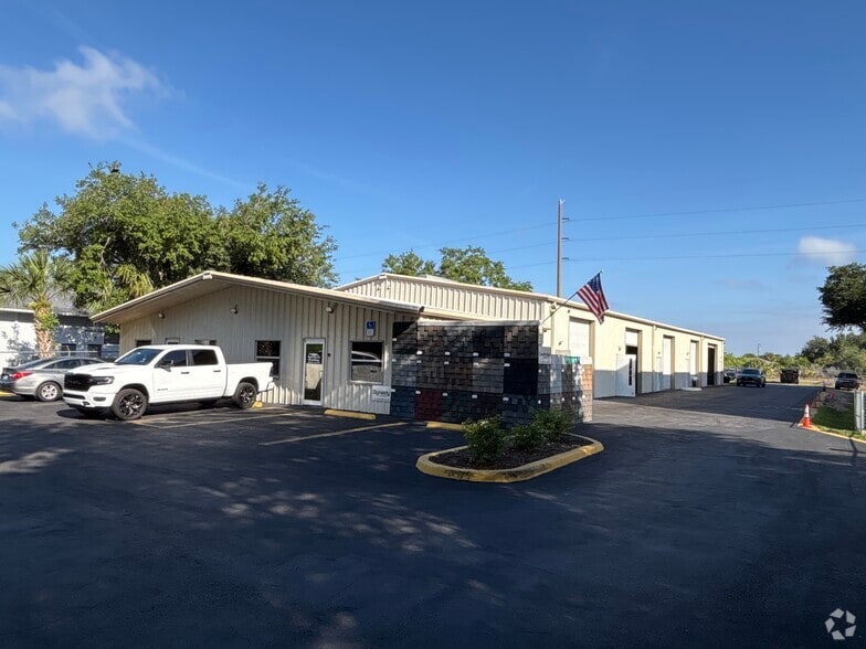 20037 Kenilworth Blvd, Port Charlotte, FL for lease - Primary Photo - Image 1 of 7