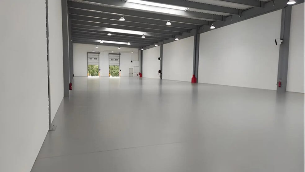 Office in Tremblay-en-France for lease - Interior Photo - Image 2 of 10