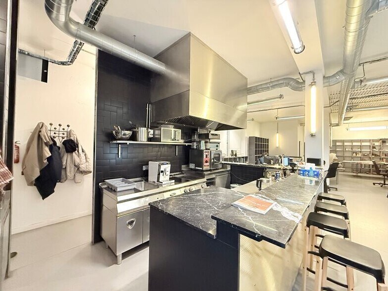 Rue Du Chateau D'Eau, Paris for lease - Interior Photo - Image 3 of 7