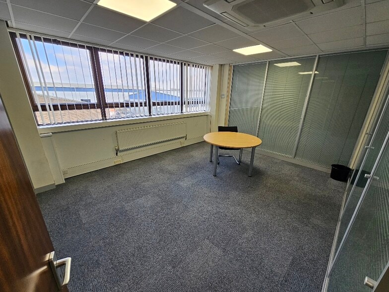 Printing House Ln, Hayes à louer - Photo intérieure - Image 3 de 12