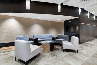 118 2nd Ave SE, Cedar Rapids, IA à louer Photo du bâtiment- Image 2 de 26