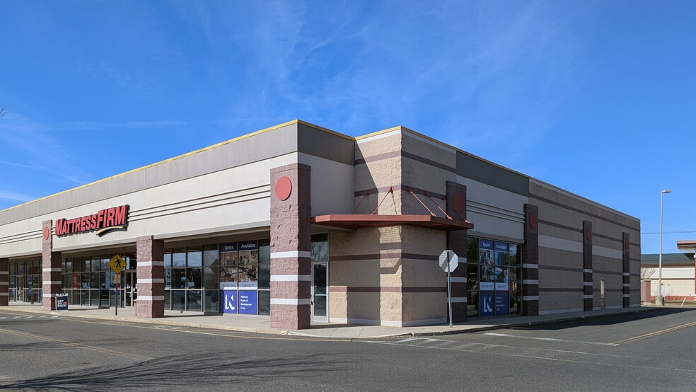 100-200 Universal Dr N, North Haven, CT for lease - Building Photo - Image 3 of 6