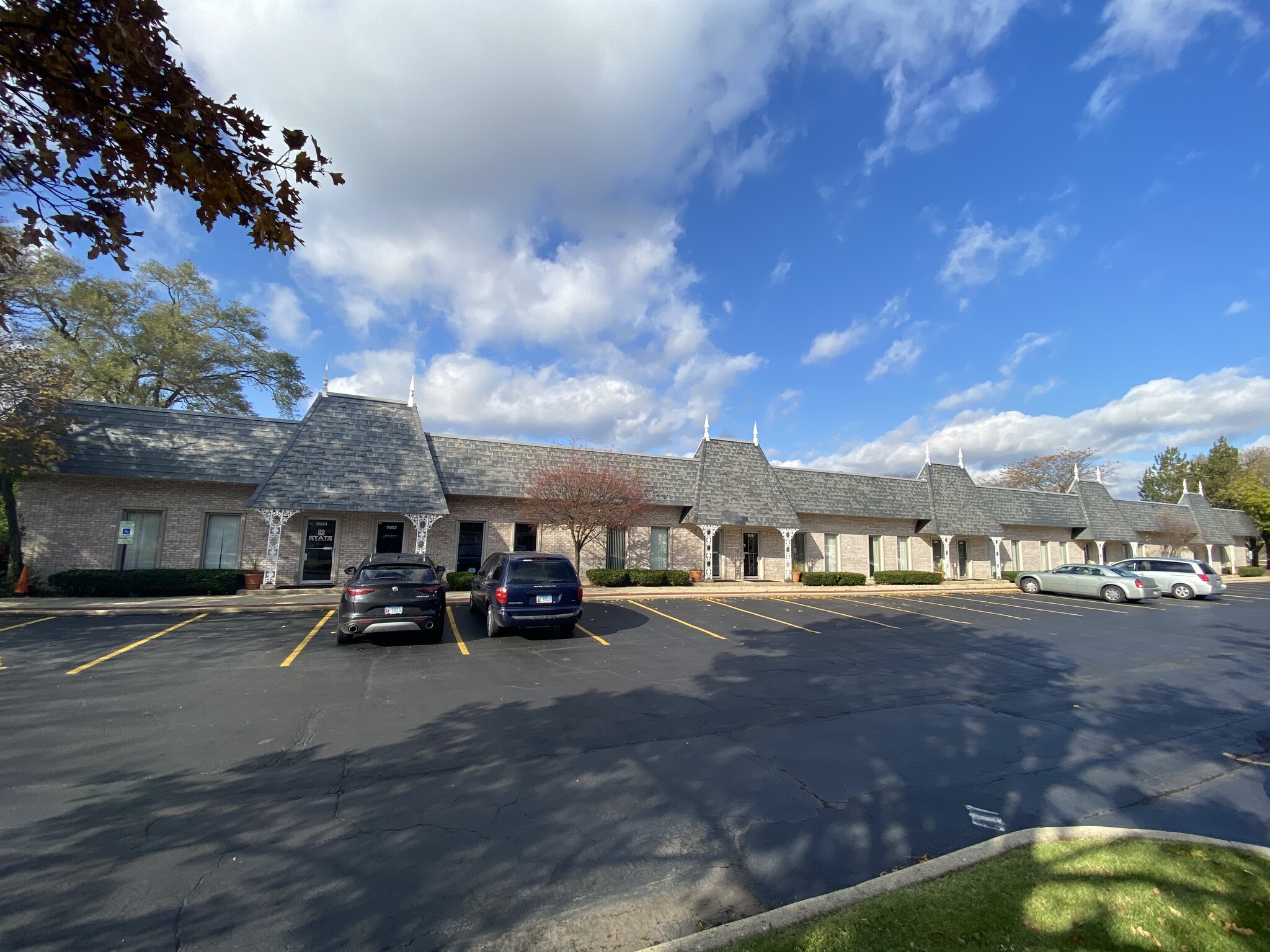 1666-1684 S Wolf Rd, Wheeling, IL à louer Photo du bâtiment- Image 1 de 11