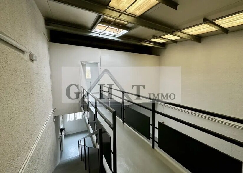 Industriel dans Savigny-le-Temple à louer - Photo intérieure - Image 2 de 3