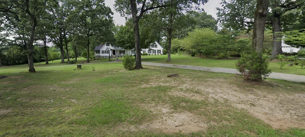 697 Abner Creek Rd, Greer, SC for sale - Primary Photo - Image 1 of 4