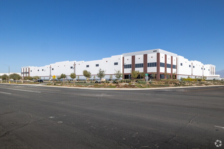 18512 Harvill Ave, Perris, CA à louer - Photo du bâtiment - Image 3 de 6