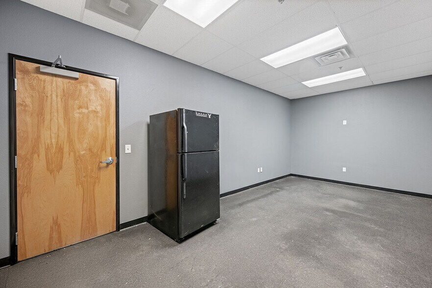 610 E Glendale Ave, Sparks, NV à louer - Photo du bâtiment - Image 3 de 11