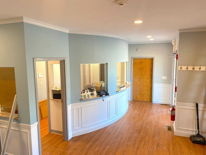 49 Atwood Rd, Pelham, NH à louer - Photo intérieure - Image 2 de 11