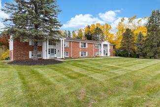 Plus de détails pour 1630 N Pontiac Trl, Walled Lake, MI - Multi-résidentiel à vendre