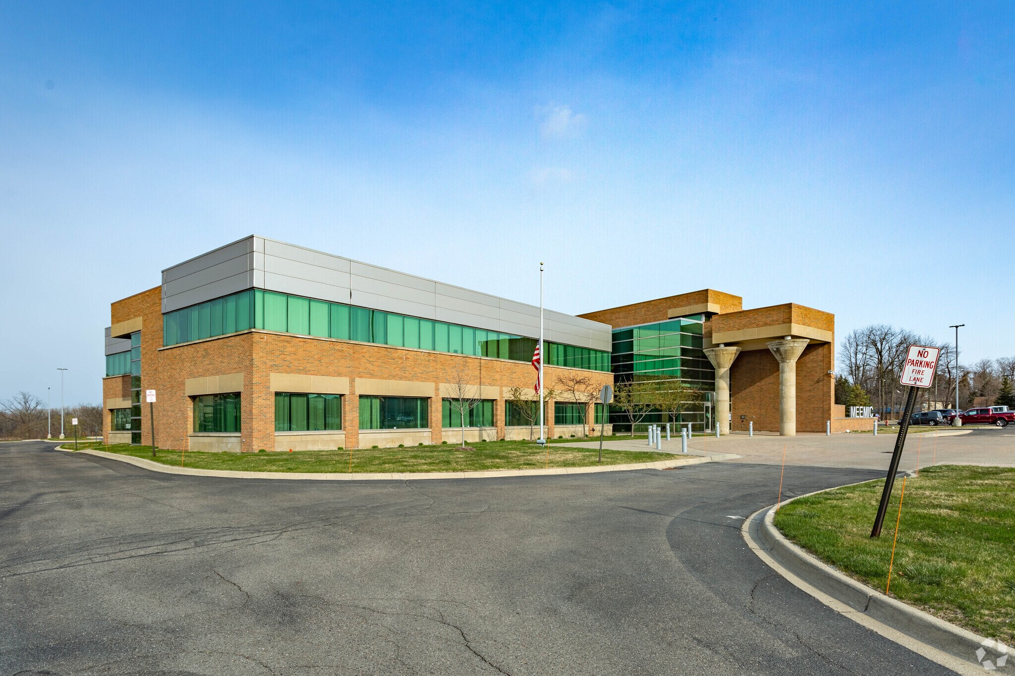 1685 N Opdyke Rd, Auburn Hills, MI à vendre Photo du bâtiment- Image 1 de 13