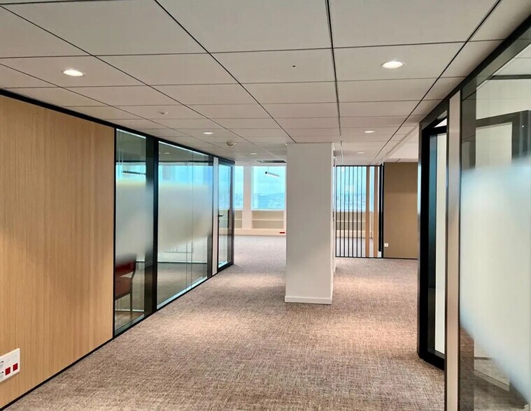 Office in Pantin for lease - Interior Photo - Image 2 of 15