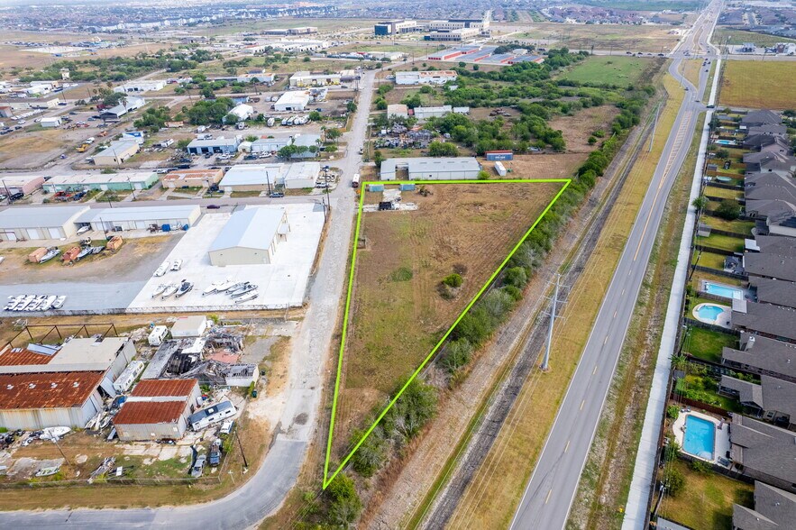 7802-7826 Bay Dr, Corpus Christi, TX for sale - Building Photo - Image 2 of 4