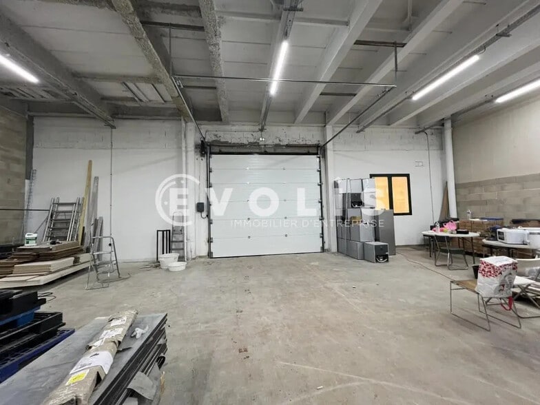 Flex in Neuilly-sur-Marne for lease - Interior Photo - Image 3 of 9