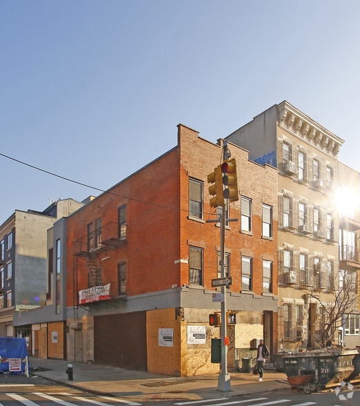 324 Hooper St, Brooklyn, NY for lease - Primary Photo - Image 1 of 27