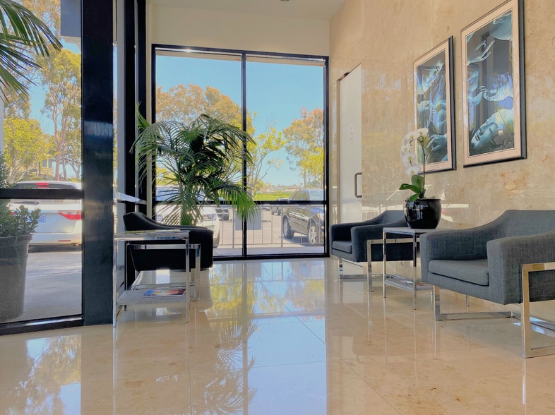 260 newport center Dr, Newport Beach, CA for lease - Building Photo - Image 2 of 14
