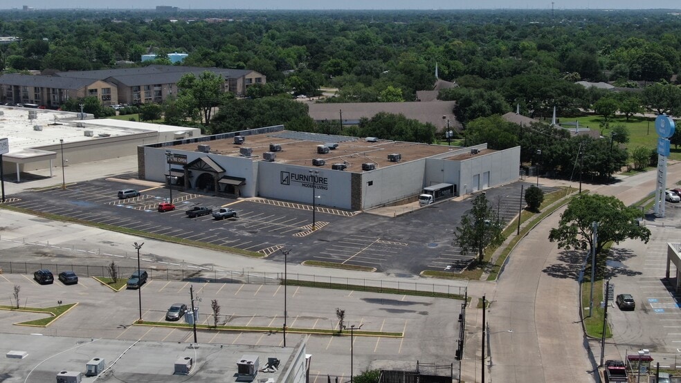 7071 Southwest Fwy, Houston, TX for lease - Building Photo - Image 1 of 19