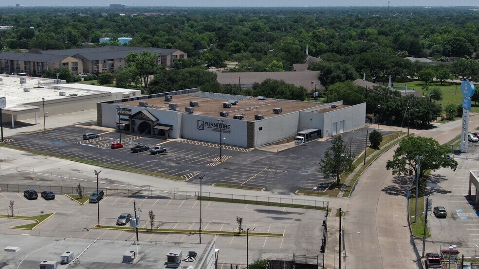 7071 Southwest Fwy, Houston, TX à vendre - Photo du bâtiment - Image 2 de 19