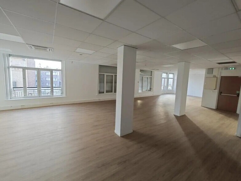 Office in Lille for lease - Interior Photo - Image 2 of 2