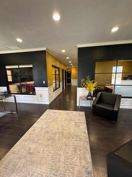 915 W Fisher St, Monticello, IN for lease - Interior Photo - Image 2 of 8