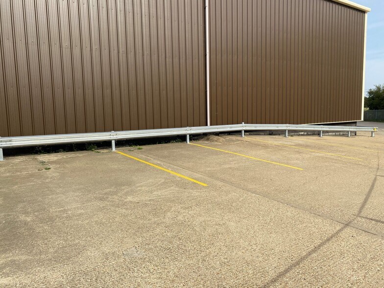 Wansford Rd, Peterborough à louer - Photo du bâtiment - Image 3 de 3