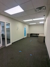 1893 Sheridan Rd, Highland Park, IL for lease Interior Photo- Image 2 of 4
