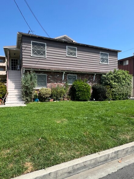 5214 Wilkinson Ave, Valley Village, CA à vendre - Photo du bâtiment - Image 2 de 8