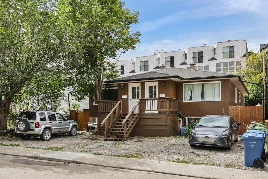 2313 16 St SW, Calgary, AB for sale - Building Photo - Image 2 of 4