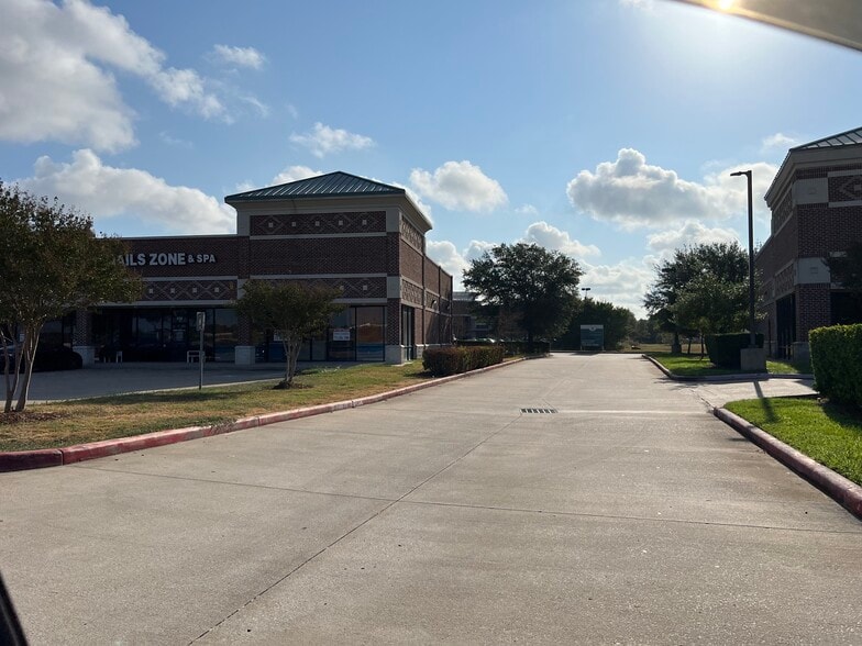 24140-24150 Northwest Fwy, Cypress, TX for lease - Building Photo - Image 2 of 2