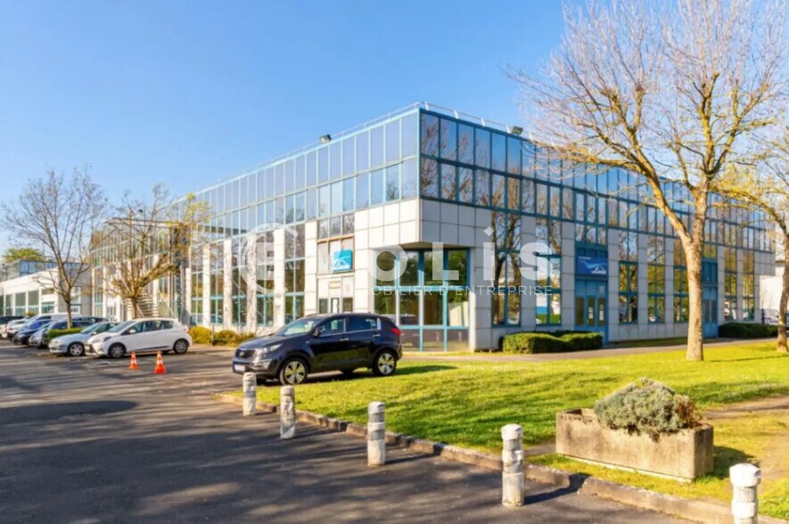 Flex dans Fresnes à louer - Photo du bâtiment - Image 1 de 8