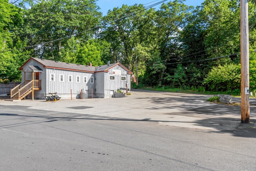 80 Honora Ave ave, Dracut, MA à vendre - Photo du bâtiment - Image 3 de 25