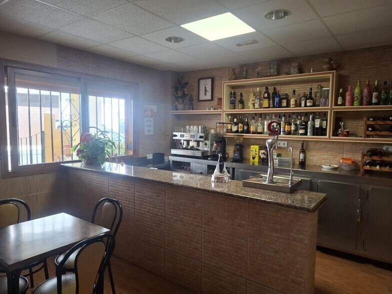 Avenida Balneario, 11, Tolox, Málaga for sale - Building Photo - Image 2 of 47